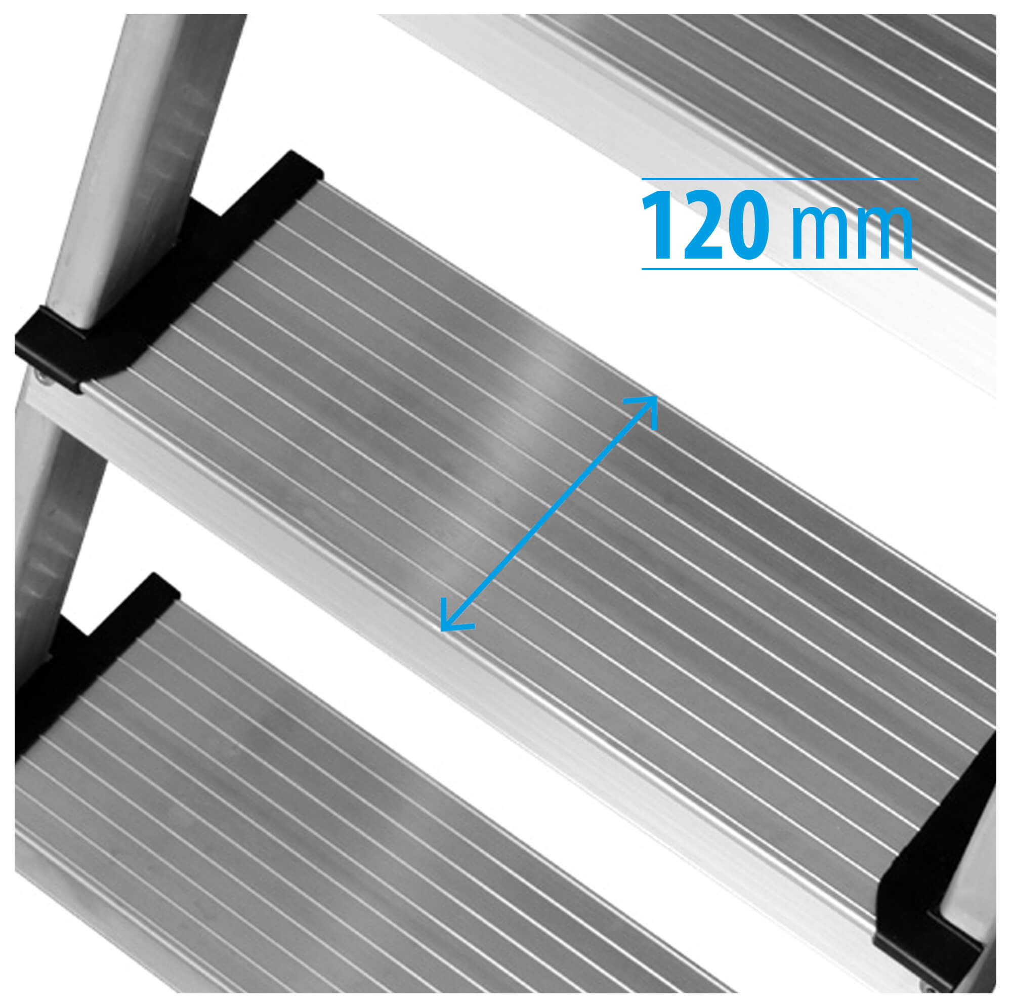 Detalle de los escalones de 120 mm de la escalera de tijera PLUS